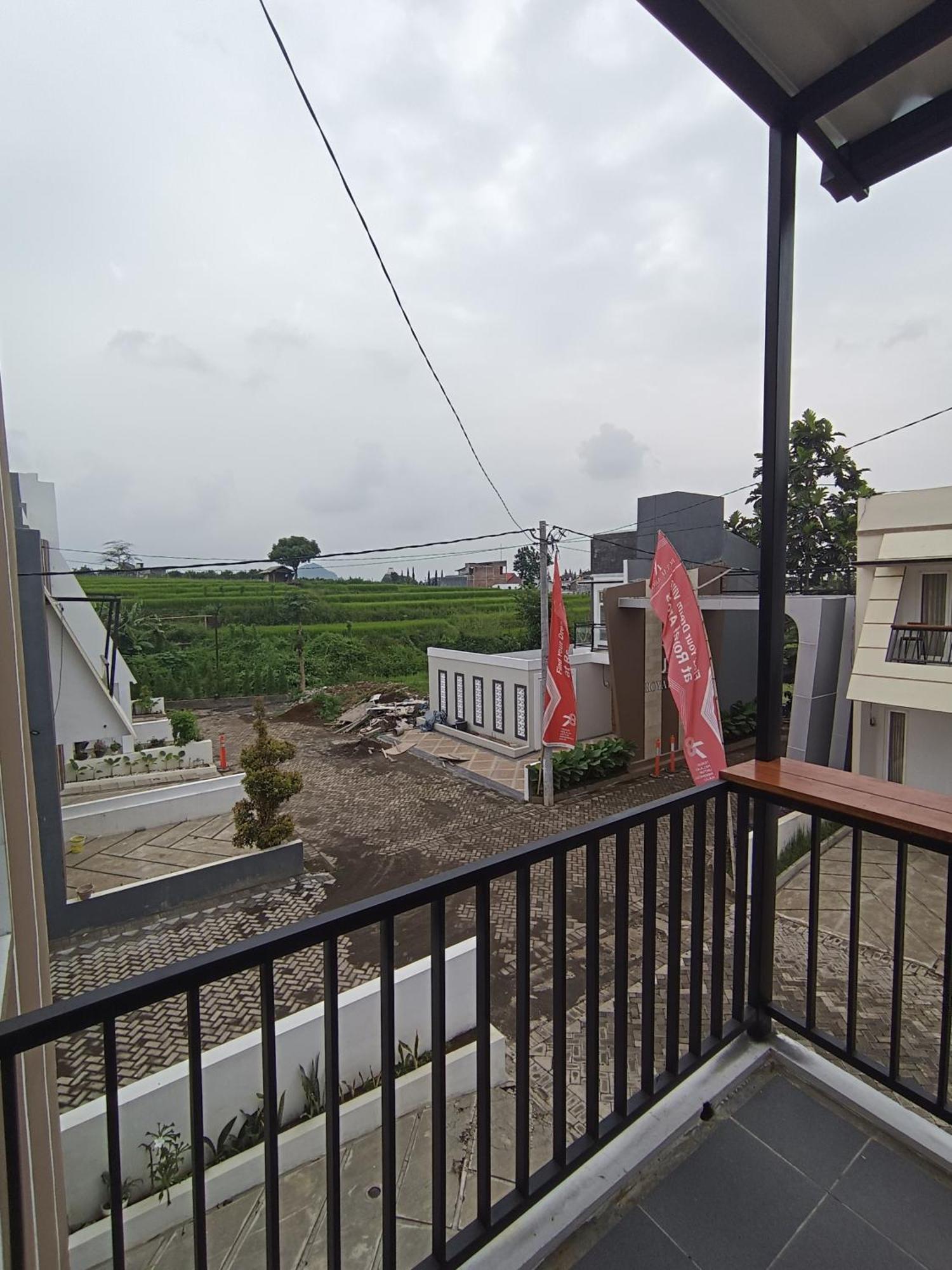 Villa Royal Arois Syariah Dekat Jatim Park 3 Tlekung Bagian luar foto